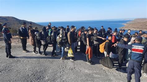 İ­z­m­i­r­­d­e­ ­y­u­r­t­ ­d­ı­ş­ı­n­a­ ­k­a­ç­m­a­y­a­ ­ç­a­l­ı­ş­a­n­ ­1­8­0­ ­g­ö­ç­m­e­n­ ­y­a­k­a­l­a­n­d­ı­